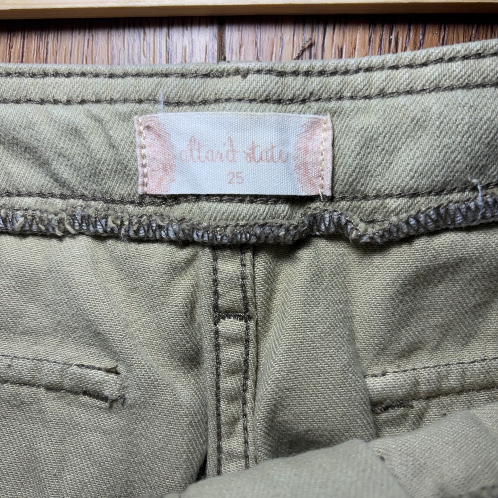 Altar'd State Khaki Green Cargo Pants High Rise Relaxed Utility Women's Size 25 - Picture 5 of 9